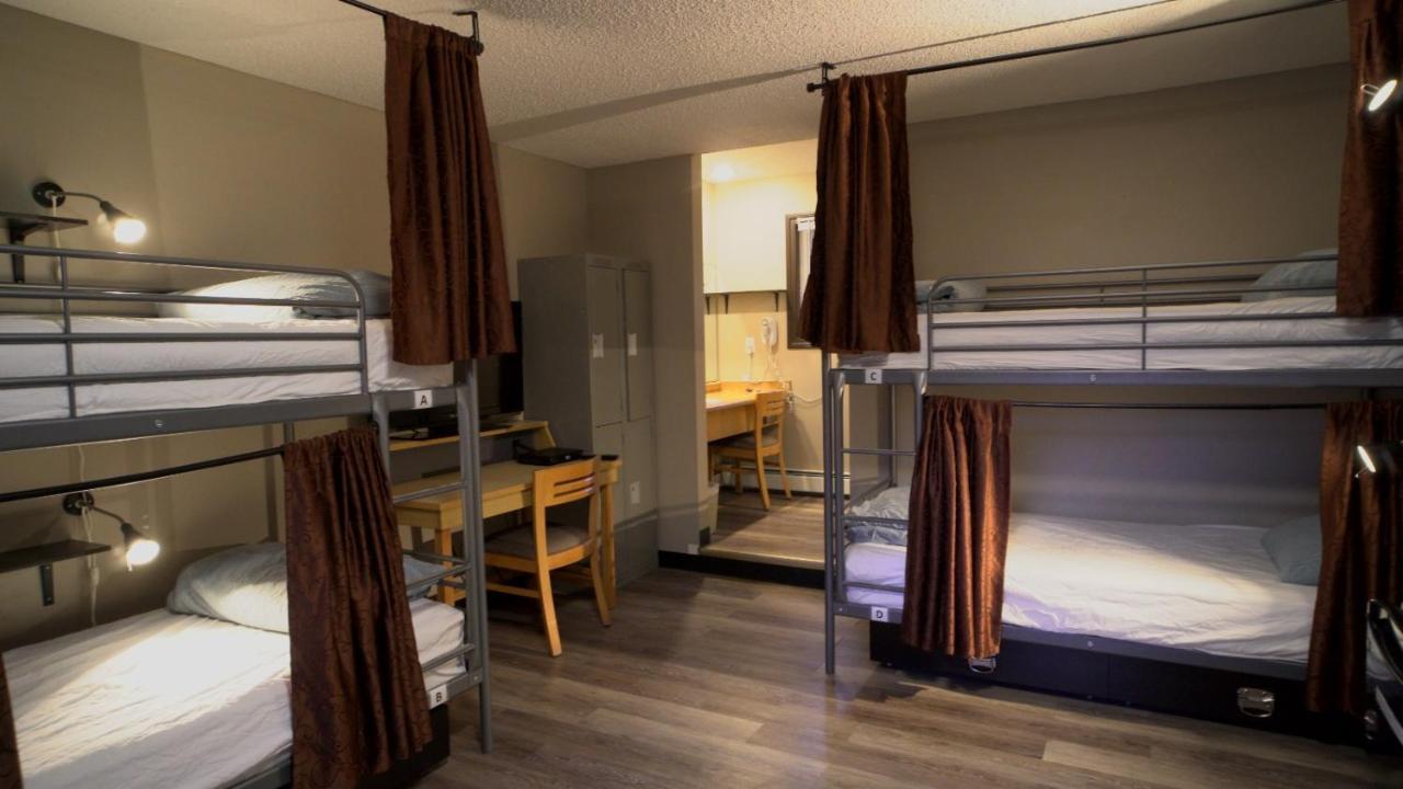 Bett im gemischten Schlafsaal mit eigenem Bad (4 Personen)