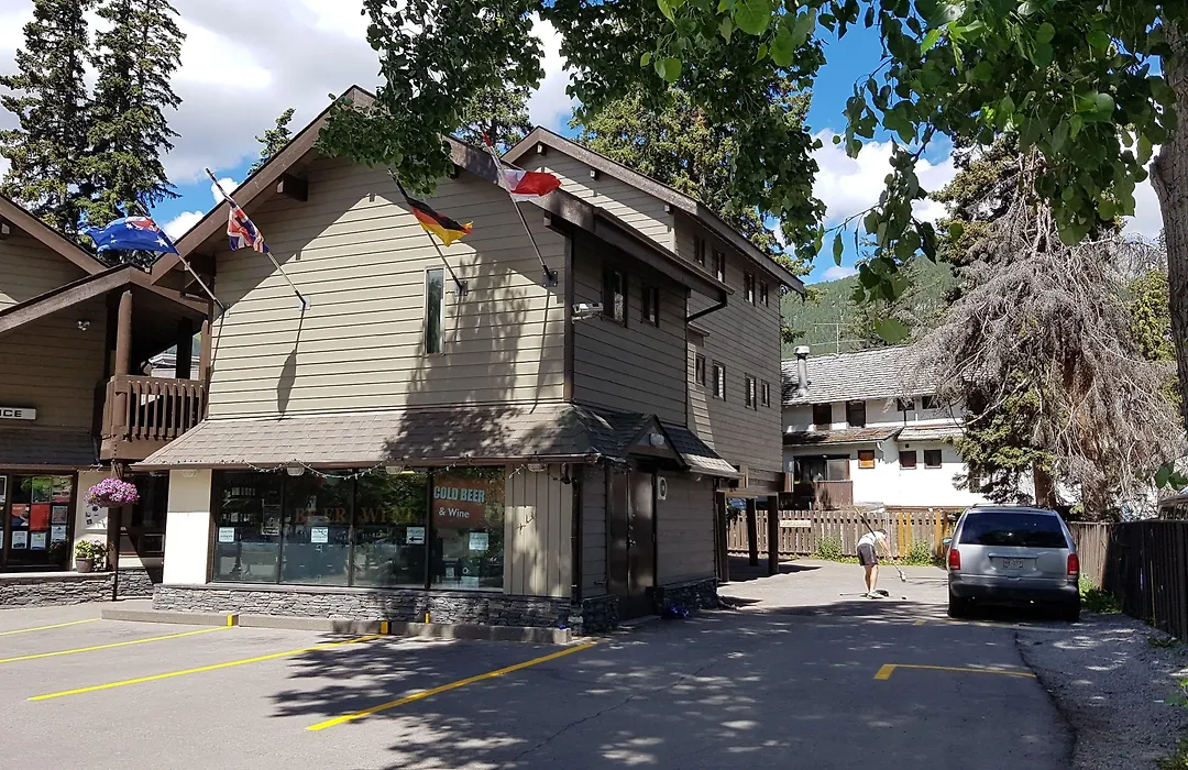 Banff International Hostel-1
